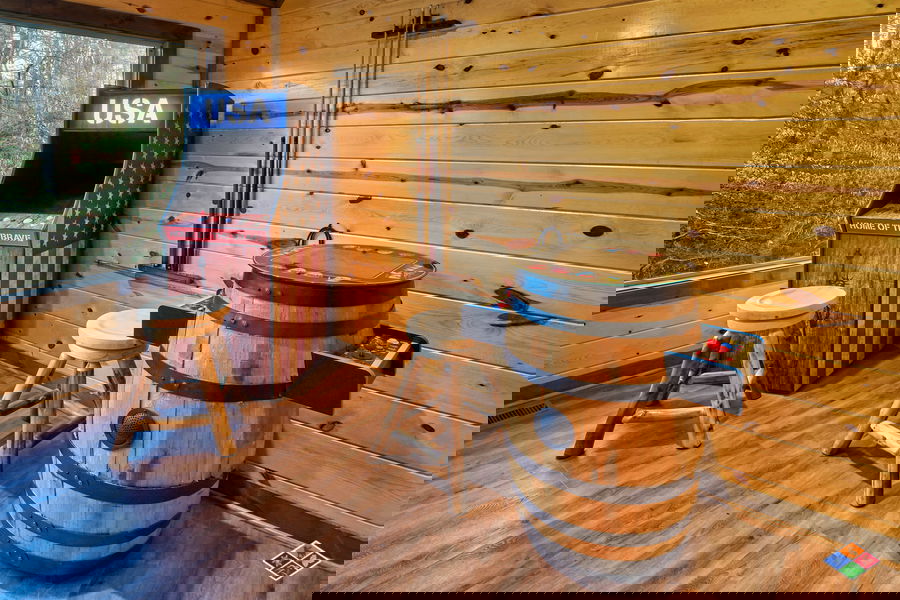 Modern Adventure Splash Cabin