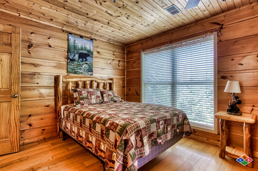 BIG BEAR LODGE - 12 bedroom Cabin in Pigeon Forge