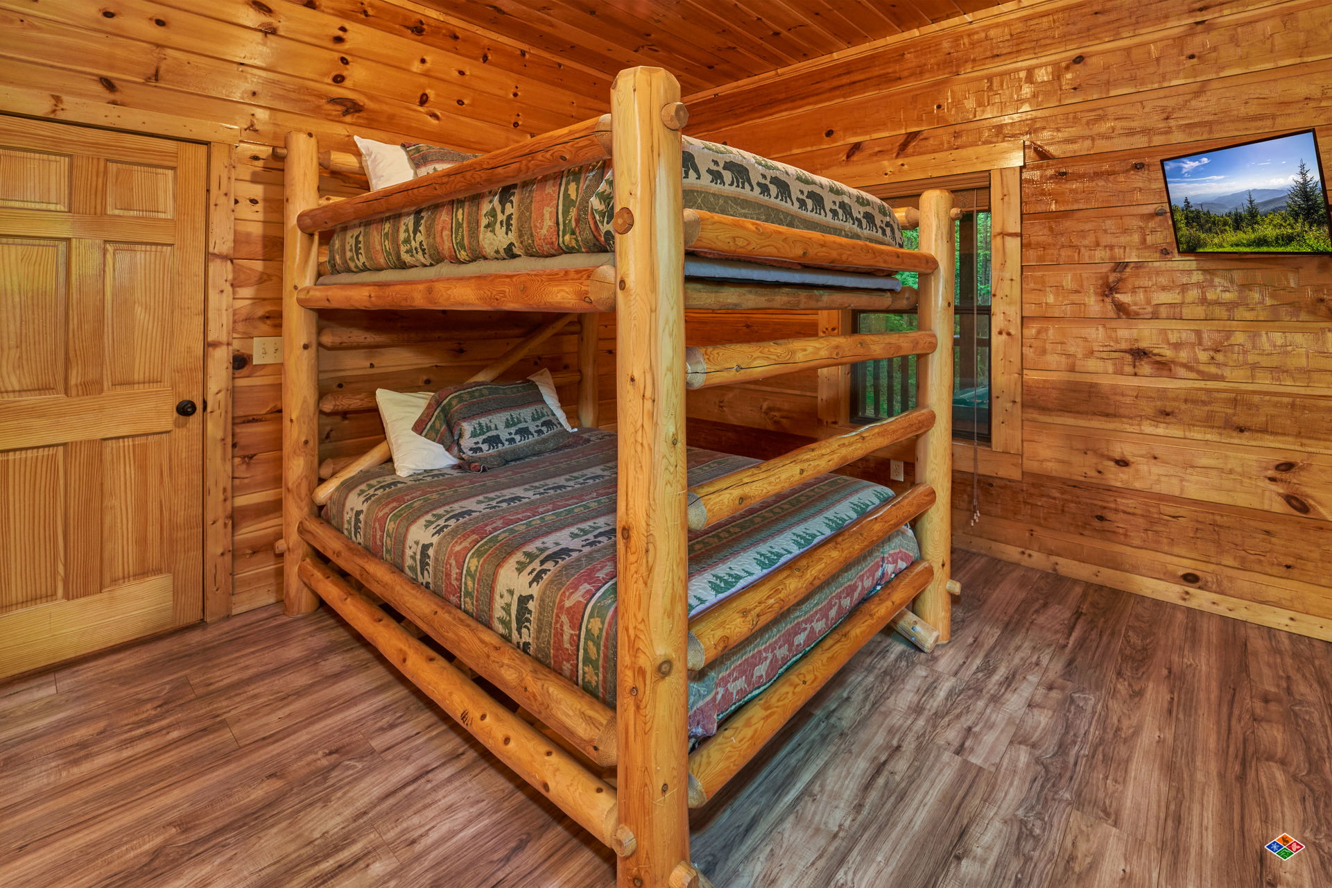 An Eagles Call - 2 Bedroom Gatlinburg Cabin Rental, image size:1921x1280