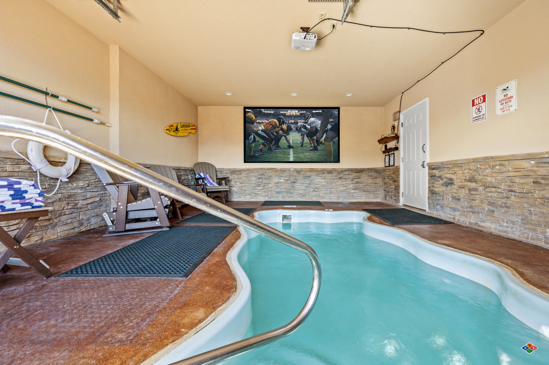 Legends Pool Lodge