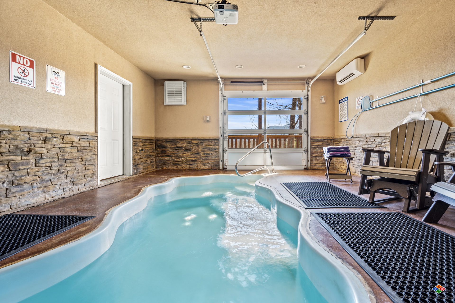 Legends Pool Lodge