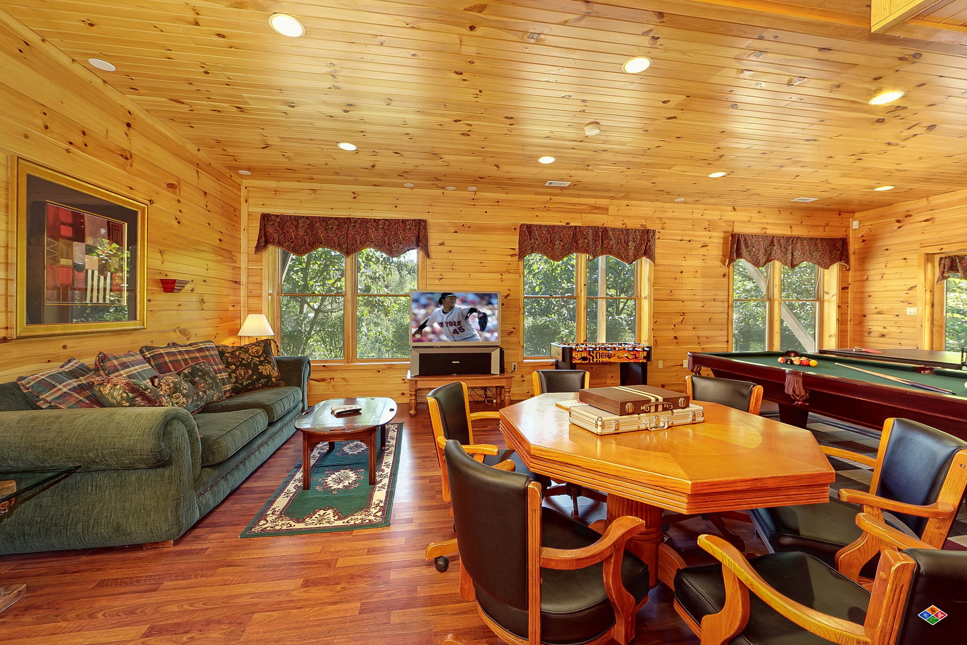 Secluded Hideaway - Pigeon Forge Cabin - Smoky Mountains