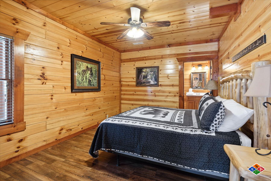 Splash Mountain Lodge - Sevierville Cabin - Smoky Mountains