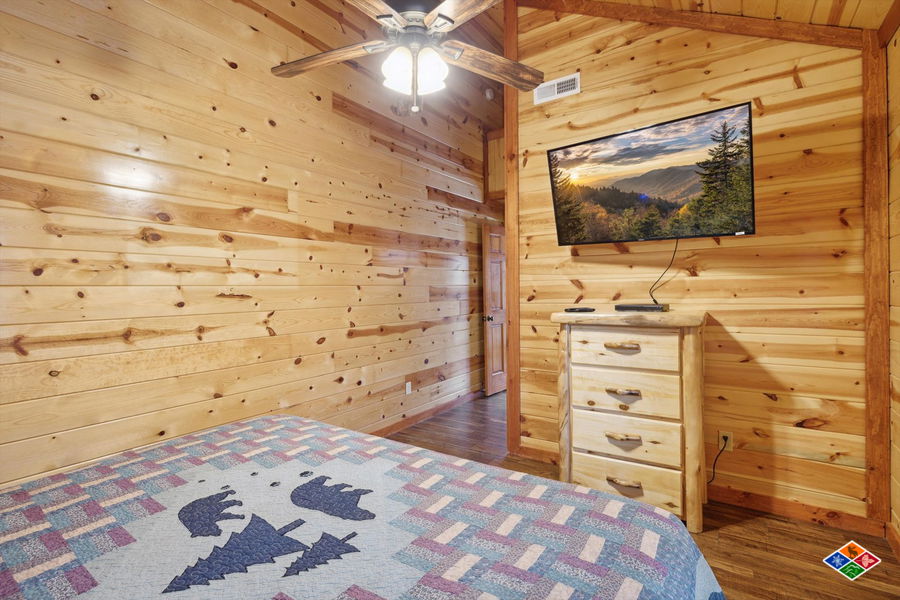 Splash Mountain Lodge - Sevierville Cabin - Smoky Mountains