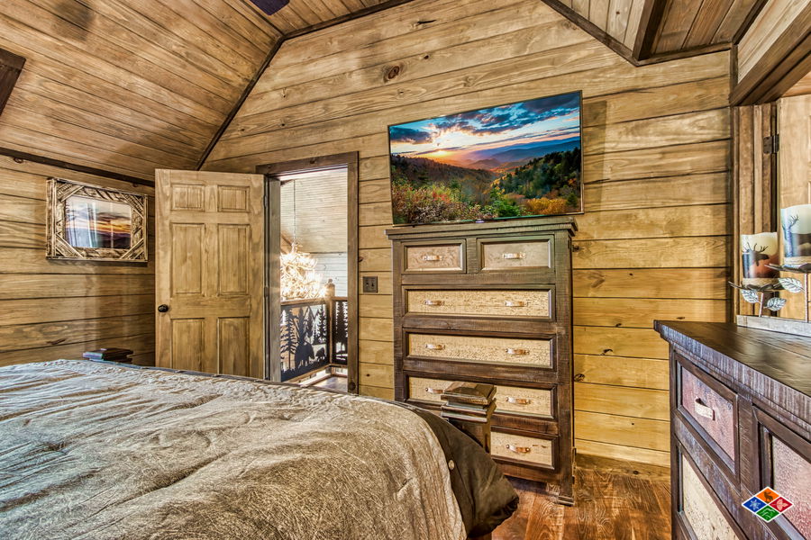 Amazing Indoor Pool Cabin