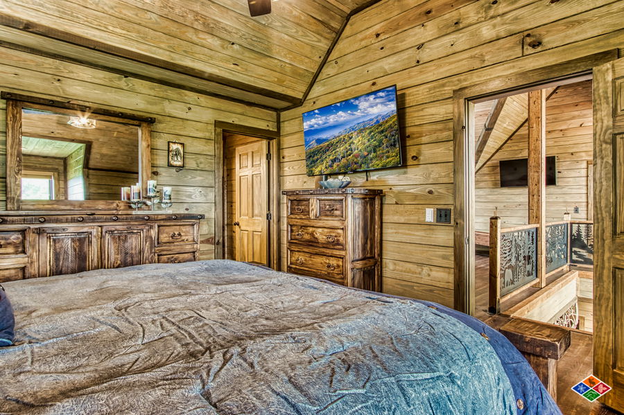 Amazing Indoor Pool Cabin