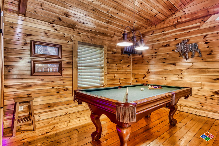 Touch of Class - Gatlinburg Cabin - Smoky Mountains