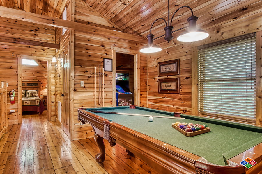 Touch of Class - Gatlinburg Cabin - Smoky Mountains