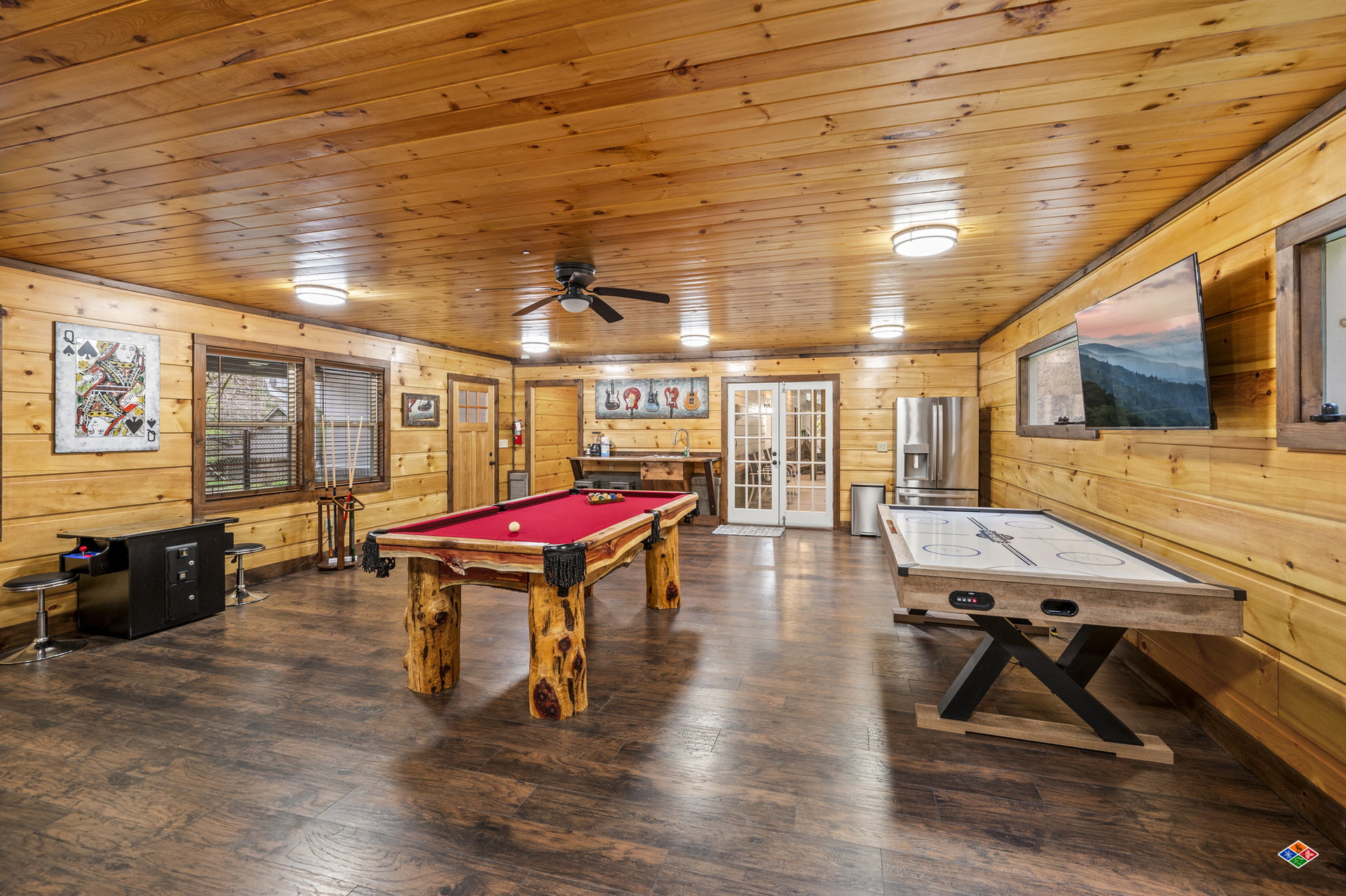 Twin Oak Creek - 4 bedroom cabin in Gatlinburg, TN