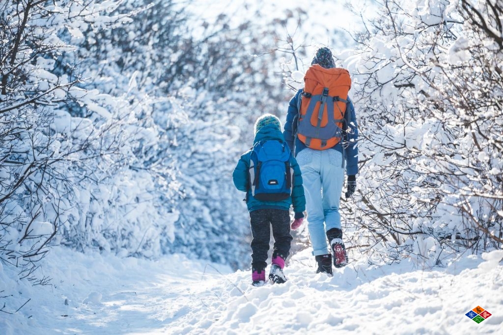 parent-and-child-hiking-in-the-snow