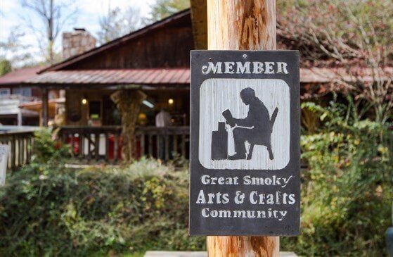 great smoky mountains arts and crafts community