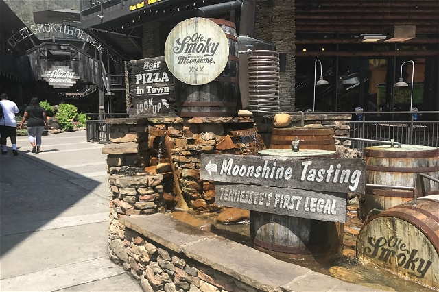 Moonshine Tasting in Gatlinburg: Top 6 Tasting & Distillery Tours