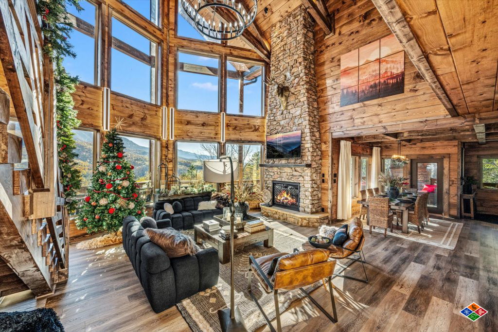 Cabin with view decorated for the holidays