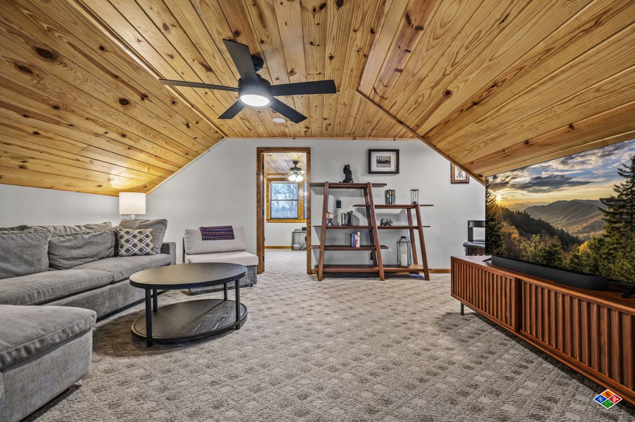 Bearded Bear Lodge Luxury Cabin