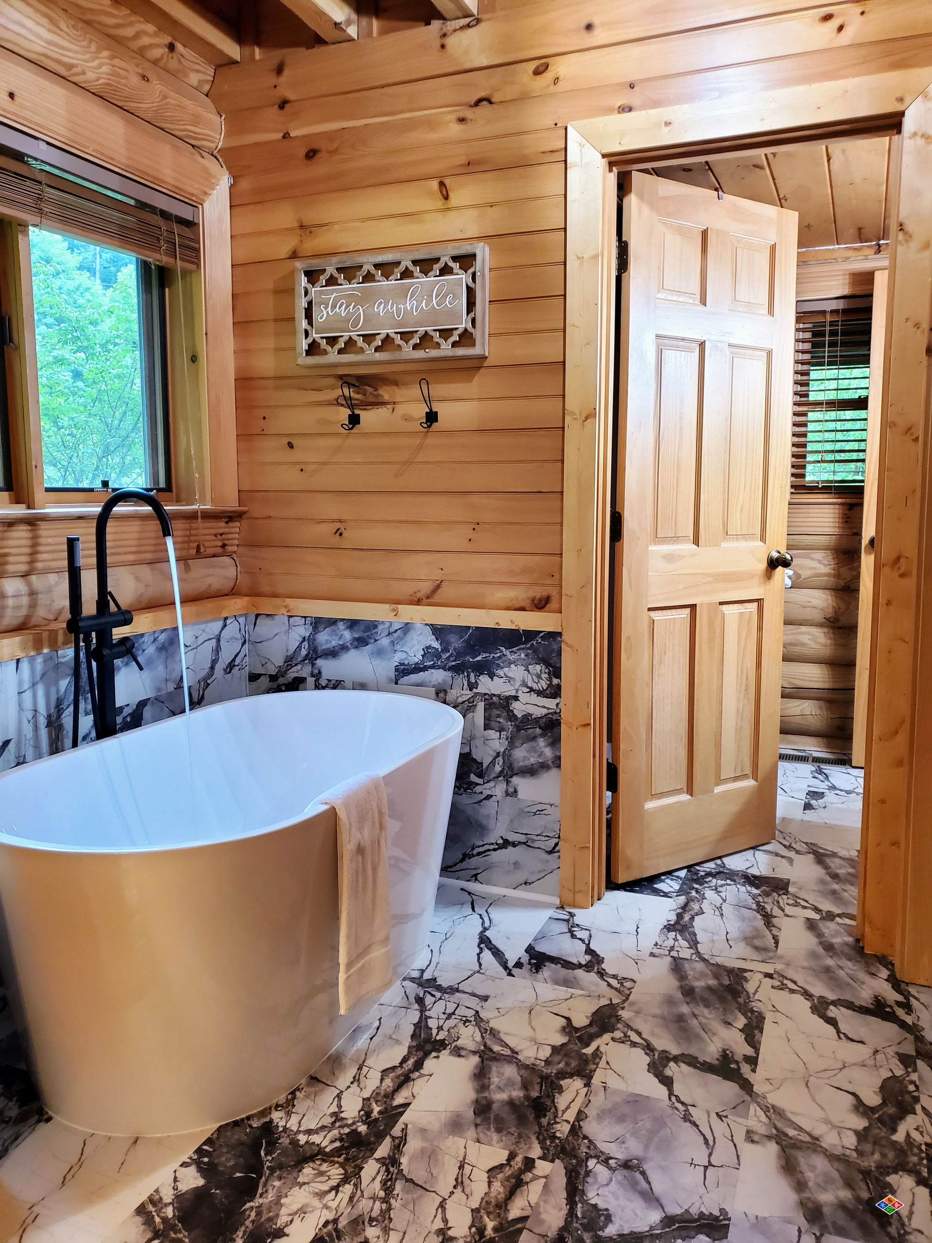 luxury affordable cabin bathroom with vessel tub