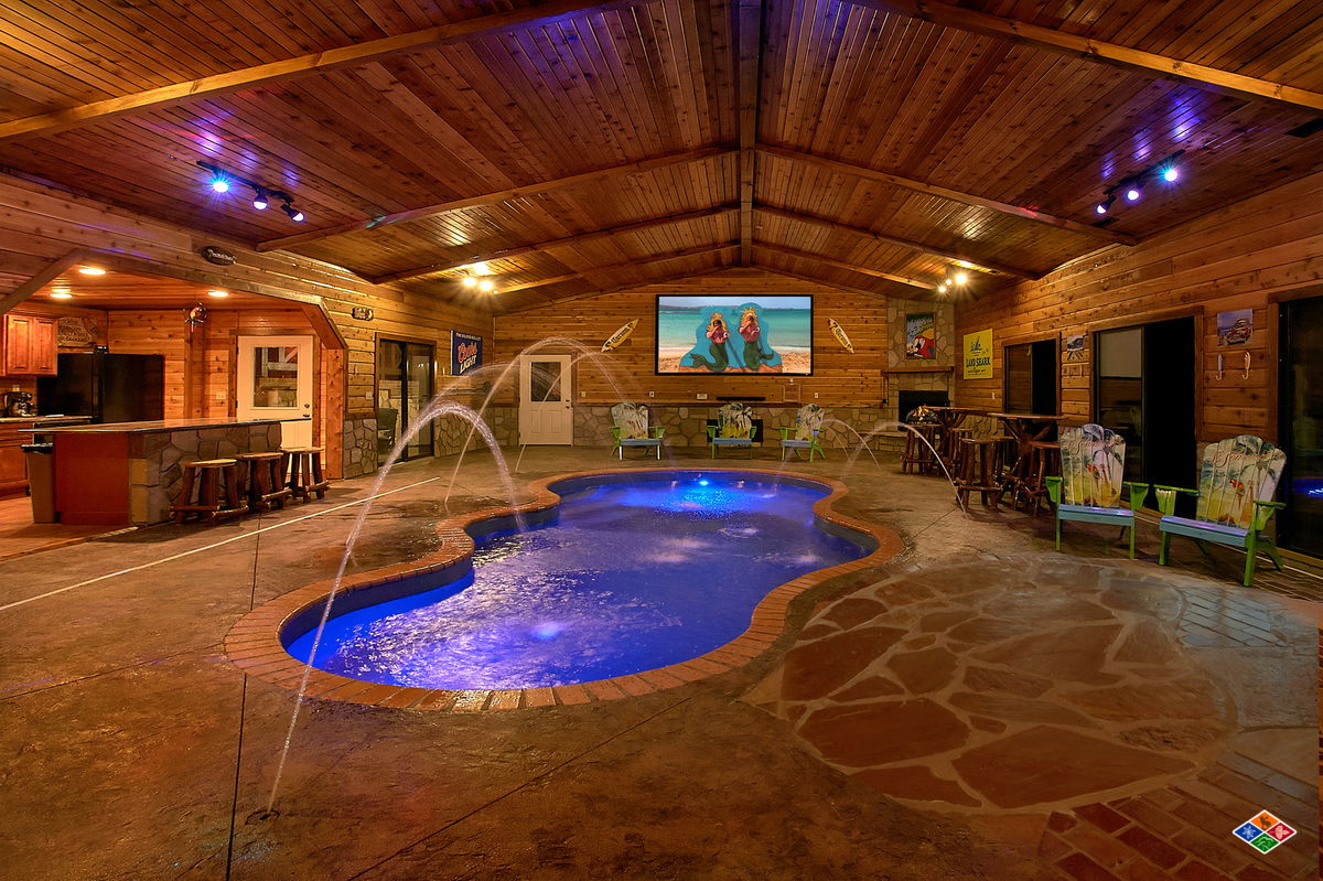 Should I Rent a Pool Cabin or a Cabin Without an Indoor Pool in Gatlinburg? Complete Decision Guide