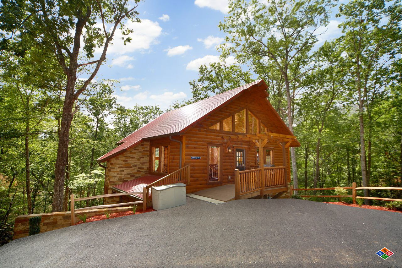 Snuggled Inn - Gatlinburg Cabin - Smoky Mountains