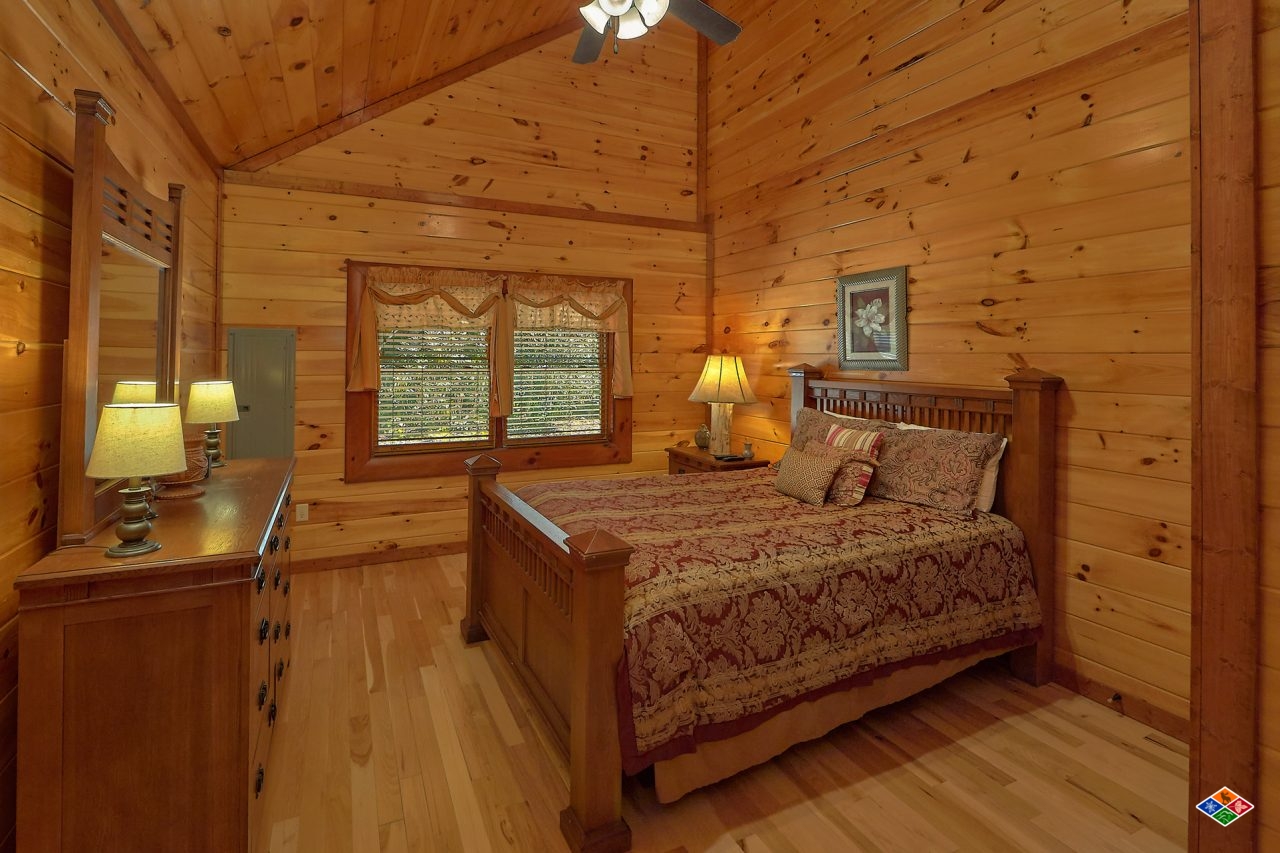Sweet Tranquility Pool Lodge - Cosby Cabin - Smoky Mountains