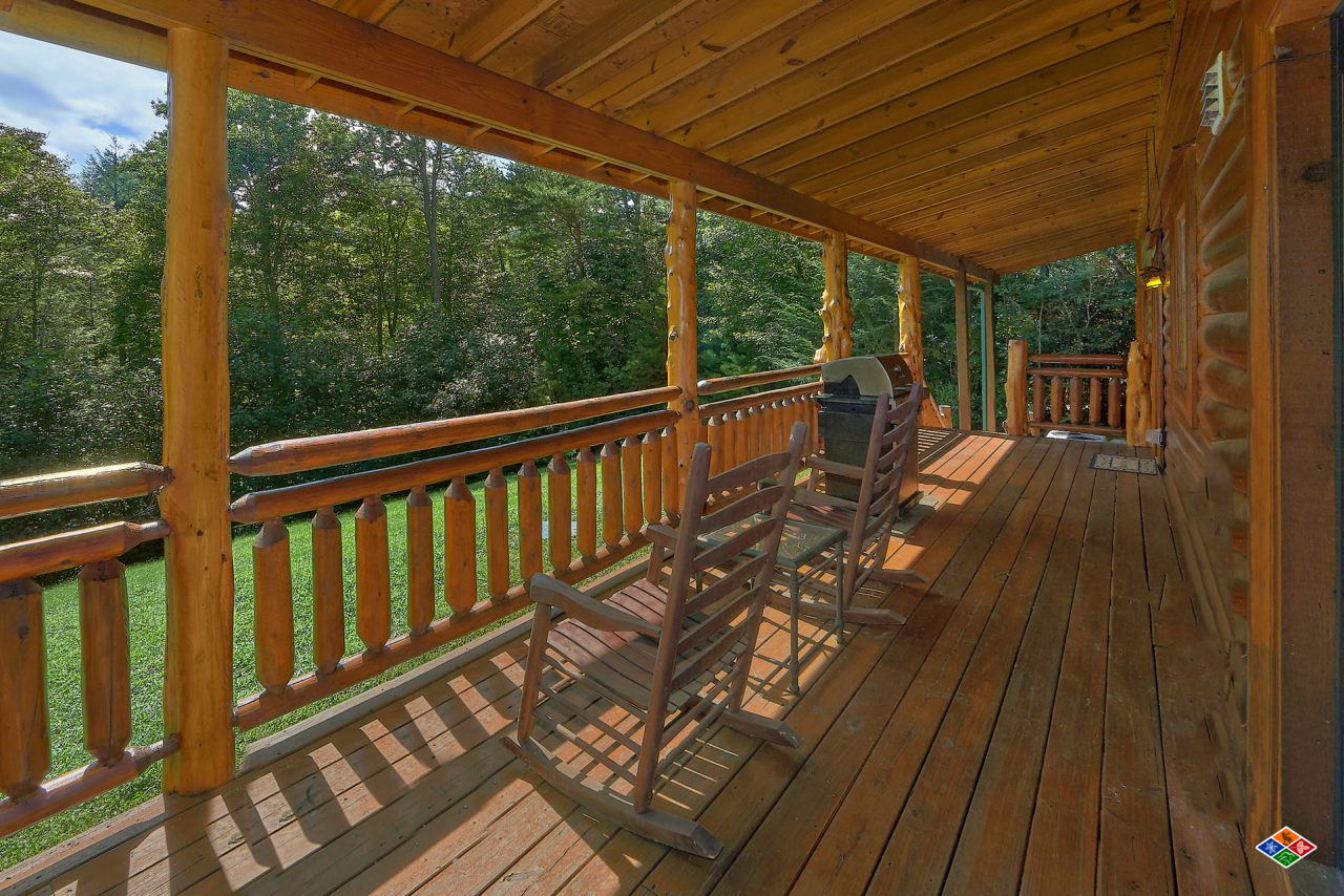 Sweet Tranquility Pool Lodge - Cosby Cabin - Smoky Mountains